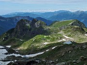 41 Vista sui Tre Pizzi e fin verso il Resegone